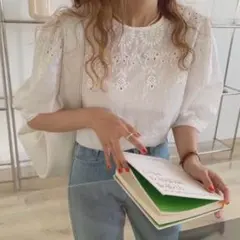 emi+ ブラウス