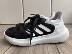 アディダス　スニーカー　22センチ