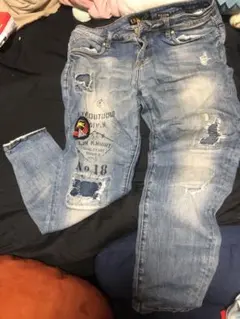 ダメージ加工ライトブルーデニムパンツ