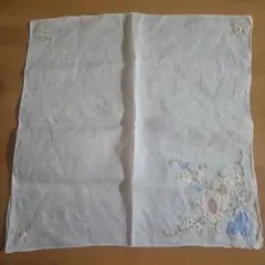 刺繍入りホワイトハンカチ