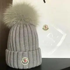 MONCLER ニット帽 グレー クリスタルロゴ 24/25 aw - メルカリ