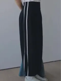 マノフクラネダブルラインタイトロングスカートアディダスアローズシップスビームス