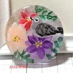 よしぞー様　9.4 鳩　レジンヘアゴム　ギラギラの胸　正面アップ よしぞー様 9.4 鳩 レジンヘアゴム ギラギラの胸 正面アップ - メルカリ