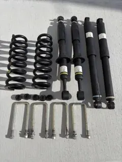 トヨタ純正 ダンパー+コイル ランドクルーザープラド 2023年式