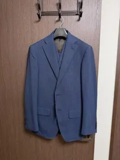 A4新品未使用！素敵な最新ネイビーブルー3ピーススーツ！お洒落チェック柄ベスト！