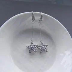 星立体ピアス　フックタイプ