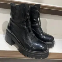 チェルシーブーツ。レザーエナメルブーツ