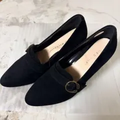 ブラック スエード パンプス バックル付き