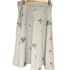 値下げ‼️ ストロベリーフィールズ　フラワー刺繍 フレアスカート