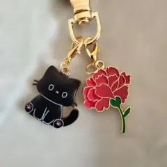 黒ネコとカーネーションのキーホルダー