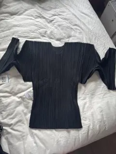 PLEATS PLEASE ブラック長袖トップス 新作のサムネイル