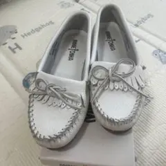 MINNETONKA モカシン ホワイト 8サイズ - メルカリ