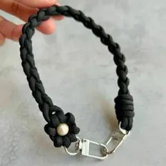 花１つ　パラコード　ストラップ　ブラック　黒　ハンドストラップ　モノトーン