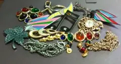 カラフルなヴィンテージ風ブローチセット