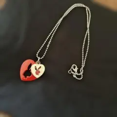 Playboyネックレス うさぎロゴ　赤白 スウィング ☆レトロ