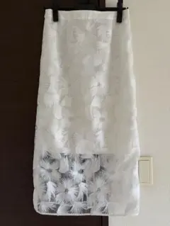 ユナイテッドアローズ ホワイト 花柄刺繍 タイトスカート ミモレ丈のサムネイル