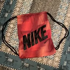ナップサック　NIKE 赤のサムネイル