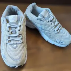 New Balance 725 ベージュ スニーカー