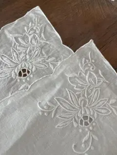 ヴィンテージ 白刺繍リネンクロス 2枚 - メルカリ