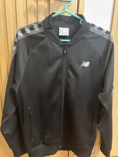 New Balance スリーブロゴ トラックジャケット