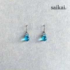 [053]チェコガラスドロップの一粒ピアス ライトブルー ハンドメイド