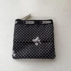 【最終値下げ】LeSportsac ドット柄リボン ティッシュポーチ ブラックのサムネイル