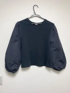 新品　黒 バルーンスリーブ 長袖トップス　春・秋