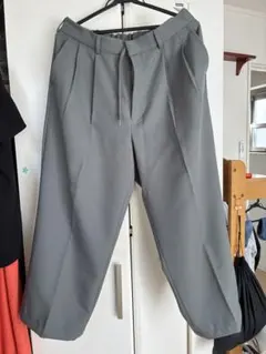 （〜10/14まで）GU スーパーバギースラックス　XL オリーブ