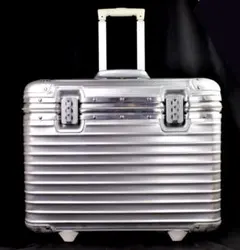 2026年最新】リモワ パイロットの人気アイテム - メルカリ