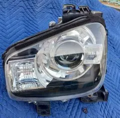 HA36Sスズキアルトワークス助手席側左HID ヘッドライト中古優良品のサムネイル