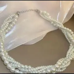 ホワイトパール 風　　多層式ネックレス 結婚式に　プレゼントに