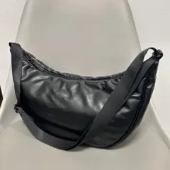 【即購入可】レザータッチラウンドショルダーバッグ　ブラック UNIQLO:C