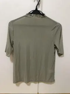 【美品】GU シアートップス 半袖 メロウ ハイネック S 緑　カーキのサムネイル