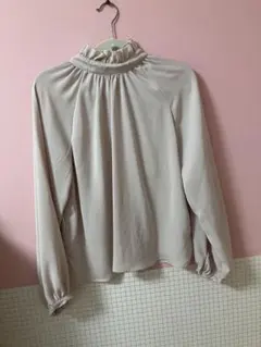 ハイネックブラウス