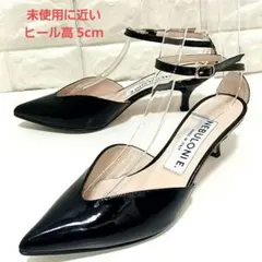 未使用に近い★ポインテッドトゥ　アンクルストラップ　エナメルレザー　パンプス　黒