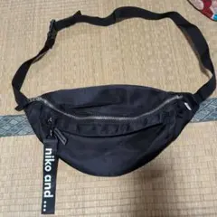 美品ニコアンドボディーバッグ黒
