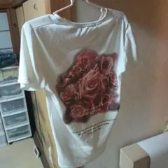 バラ柄プリント Vネック Tシャツ ホワイト