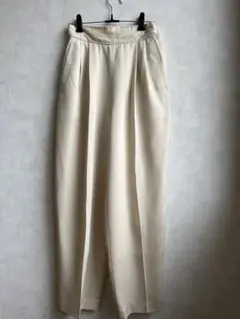 オフホワイト　タックパンツ