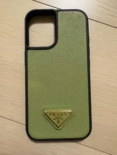 PRADA iPhoneケース サフィアーノレザー グリーン　iPhone16のサムネイル