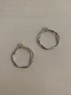 シルバーフープ型イヤリング