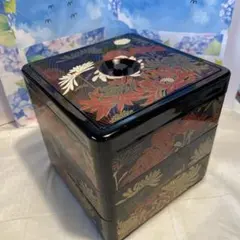 さ)黒塗りに満開の菊の花が描かれた取り皿５セット三段の重箱