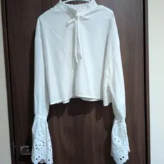 earth　アース　新品　白ブラウス　フリル襟　キャンディースリーブ　レース