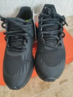 ［新品タグ付き］ナイキ　スターランナー　23.5センチ