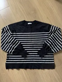a.v.v 黒と白のストライプ長袖ニット 薄手