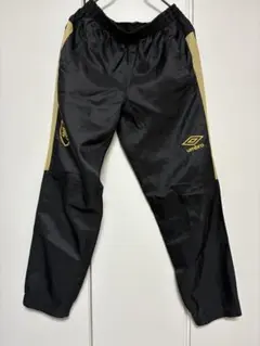 umbro ピステパンツ 黒/金　⚠︎名前消し込み有⚠︎ウエスト紐無し⚠︎