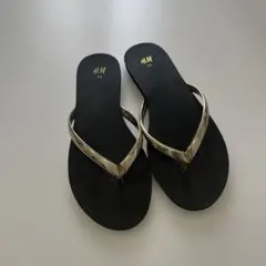 H&M ビーチサンダル ゴールド ブラック 35のサムネイル