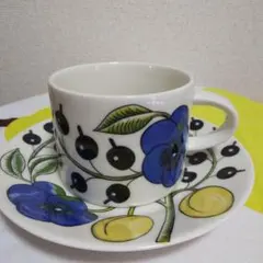 アラビア旧ロゴ新品未使用パラティッシ カラー ティーカップ&ソーサー