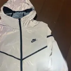 Nike ナイロンジャケット シルバー　ウィンドランナー　テック