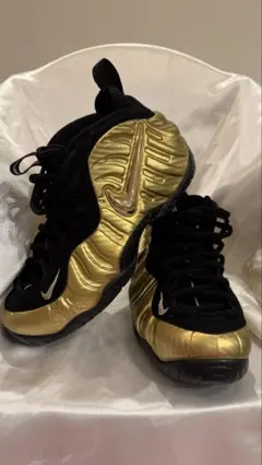 Nike Foamposite ゴールド/ブラック スニーカー