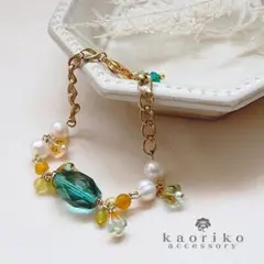 お花とグリーンビーズのレトロブレスレット